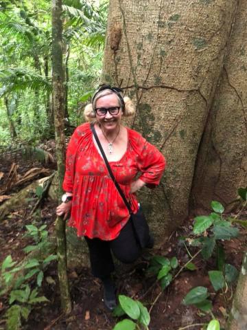 Melisa Brown standing in front of a tree in the Panama jungle.