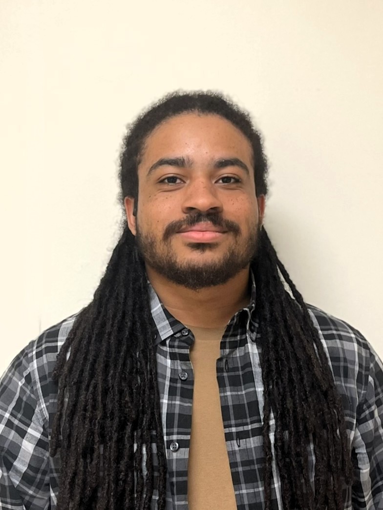 Headshot of Daniel Crayton